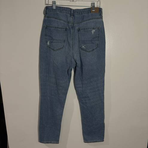 American Eagle high waisted Mom Jean Ripped Knee 3064 Size 10