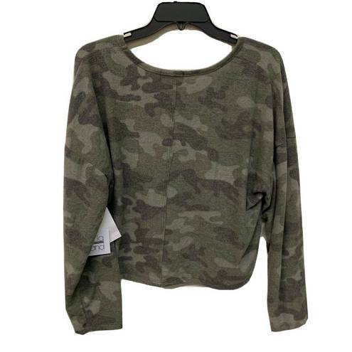 Krass&co La La Land Creative  Womens Camo Super Soft Crop Top