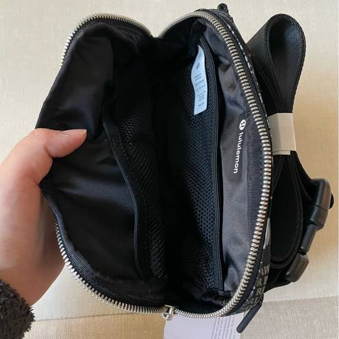 Lululemon Everywhere Belt Bag 1L Manifesto