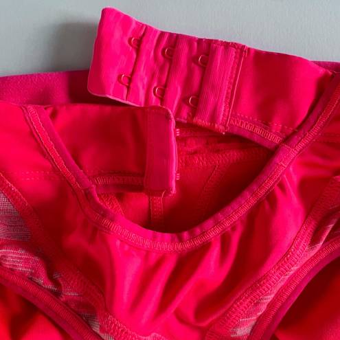 Brooks sports bra size 32B pink Rebound Racer