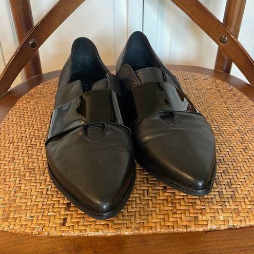 Barney’s New York  black leather point toe flats size 41