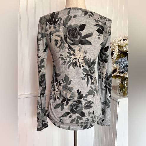 Krass&co G.H Bass &  Grey Floral V-neck Long Sleeve Top