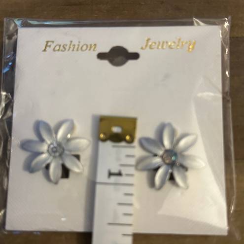 Daisy Vintage  Clip On Earrings