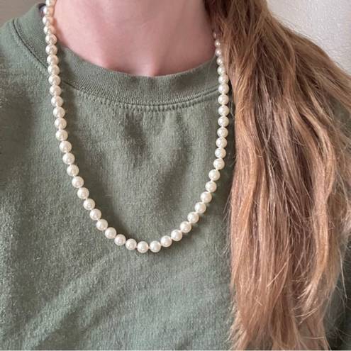 American Vintage Vintage “Juno” Pearl Necklace Classic Elegant Feminine Layering Apricot Iridescent 