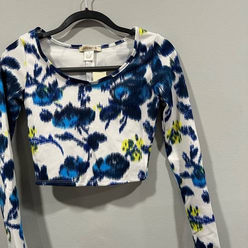 Arden B . Cropped Long Sleeve Top Size Small