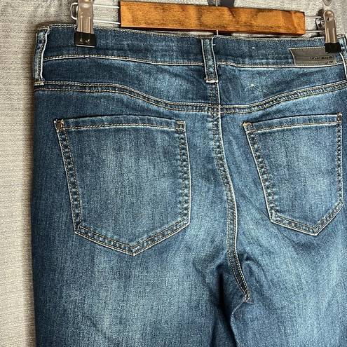 DKNY  BLUE JEANS SIZE 4 STRAIGHT LEG