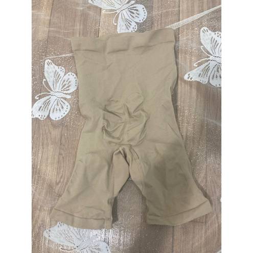 SKIMS  Maternity Sculpting Shorts Shapewear Bottoms Small / Medium Mid Thigh NWOT