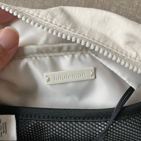 Lululemon Clean Lines Belt Bag 2L - White Opal