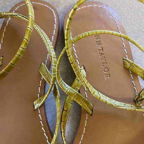 Ann Taylor  Yellow Croc Strappy Coastal Grandma Minimalist Beach Swim Sandals