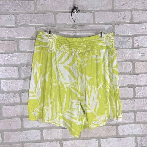 Torrid  NWT 5” Pull On Super Soft High Rise Shorts in Tropical Print Size 1