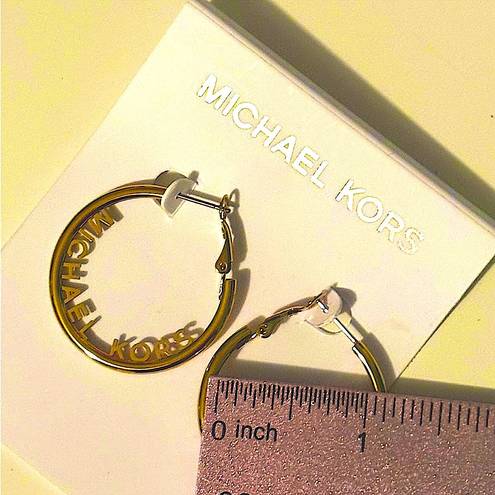 Michael Kors  | GOLD TONE MEDIUM SIZE LOGO HOOP EARRINGS