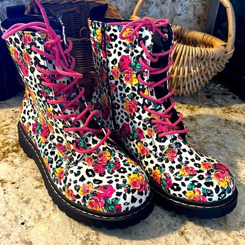 Betsey Johnson BETSY JOHNSON NWOB FLORAL COMBAT 🌸BOOTS💐