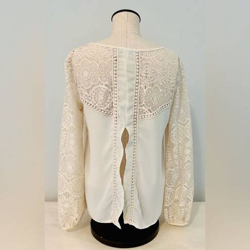 fab'rik Fab’rik Open Back Lace and Embroidered Cream Top size Medium