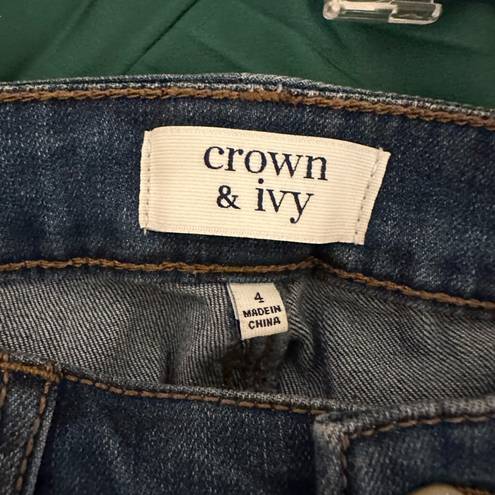 Crown & Ivy NWOT  Straight Leg Jeans with Design on bottom size 4