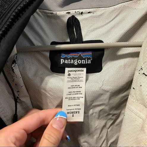 Patagonia  Black Windbreaker