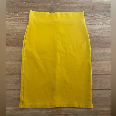 Labijou  Mustard Colored Stretch Pencil Skirt w/Back Slit size large