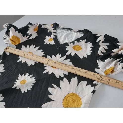 Daisy Women's Black & Yellow  V-Neck Tee S #3324-B3