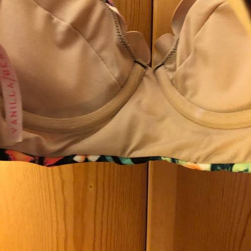 Vanilla Beach NWOT Swim suit top bikini top push up