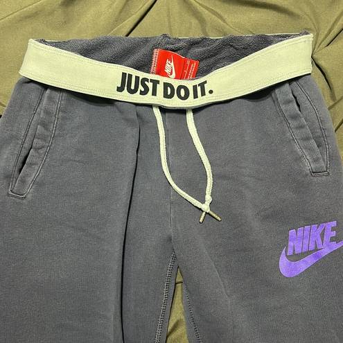 Nike Purple  sweatpants size small