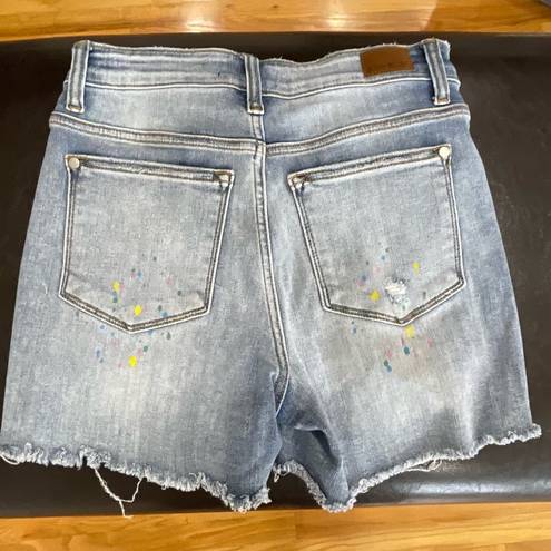 Judy Blue  paint slash distressed shorts in a size small