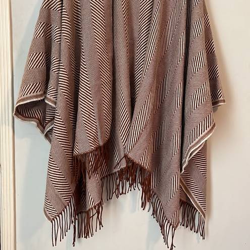 Universal Threads NWOT Poncho sweater