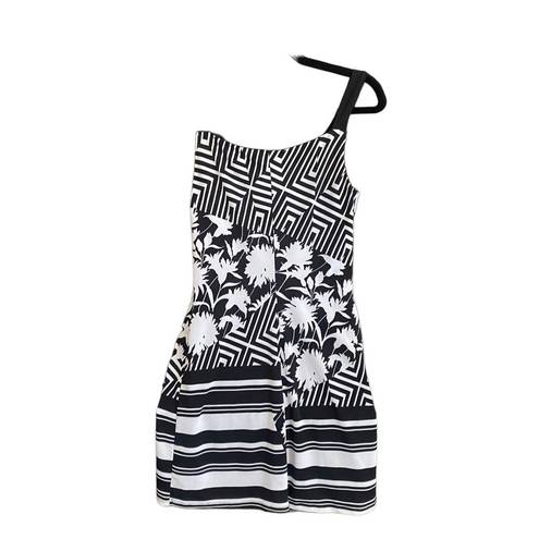 The Moon Heart Star Black/White Mixed Print Shift Dress. Size Medium.