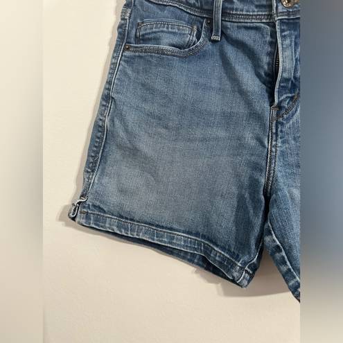 Levi’s Levi Jean Shorts sz 6 |  | Denim Shorts | W28