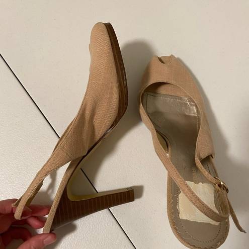 Isaac Mizrahi  tan peep toe heels — size 9.5