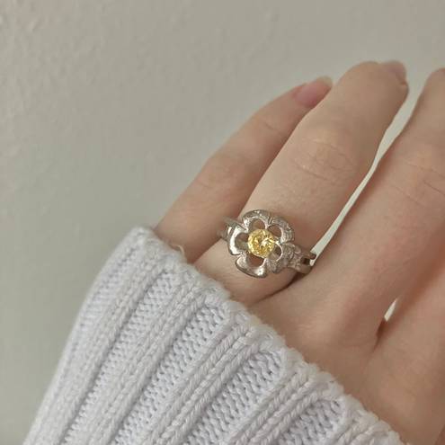 Vintage “Zelda” Silver Flower Yellow Stone Ring Chunky Fairycore Whimsigoth Girl