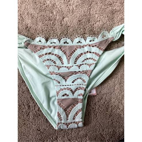 PilyQ New.  azura lace fanned full bikini bottom. Small