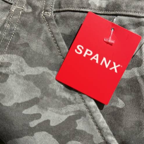 Spanx NWT  Stretch Twill Ankle Cargo Pant Stone Wash Camo