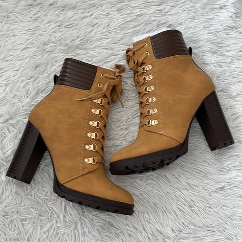 Shoedazzle  Women’s Shandee Lace Up Bootie in Tan size 9