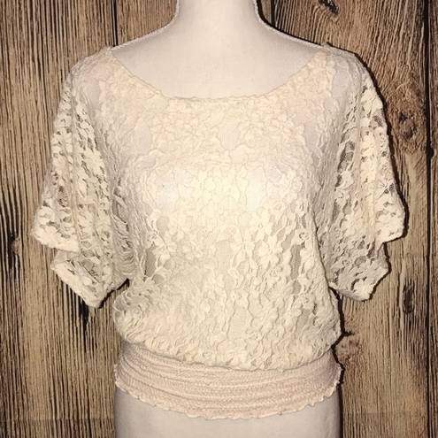 Kirra  CREAM LACE SHORT SLEEVED BLOUSE SMALL