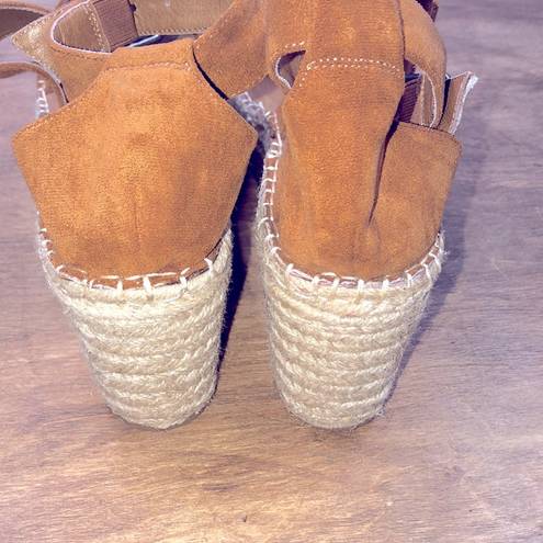 Coconuts by Matisse  9 1/2 faux suede espadrilles