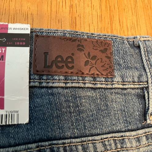 Lee  Jeans, vintage relaxed fit at the waist boot cut, size 18 medium.