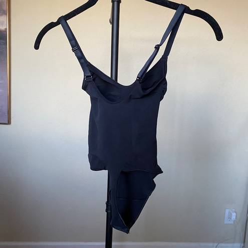 SKIMS NWOT  Seamless Sculpt Thong Body Suit Onyx Size S