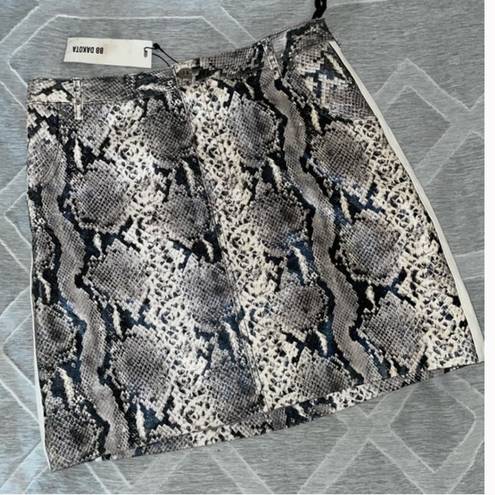 BB Dakota  mini skirt sz 4 style BK109457 Python On The Prowl Snakeskin z