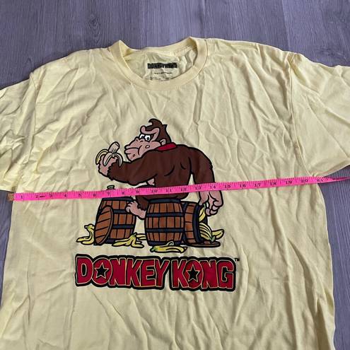 Nintendo NWOT Donkey Kong Yellow Graphic Tee size L