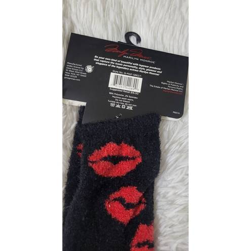 Marilyn Monroe NWT  Silky Smooth Aloe Infused Plush Striped Socks with Lips