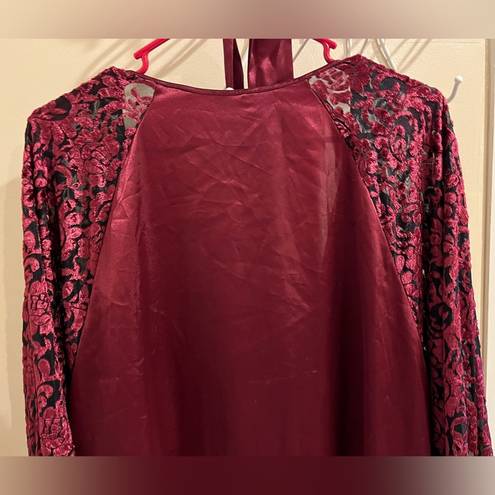 Delicates Sophia By  Woman Size 2x Sexy Burgundy Kimono Robe Silky