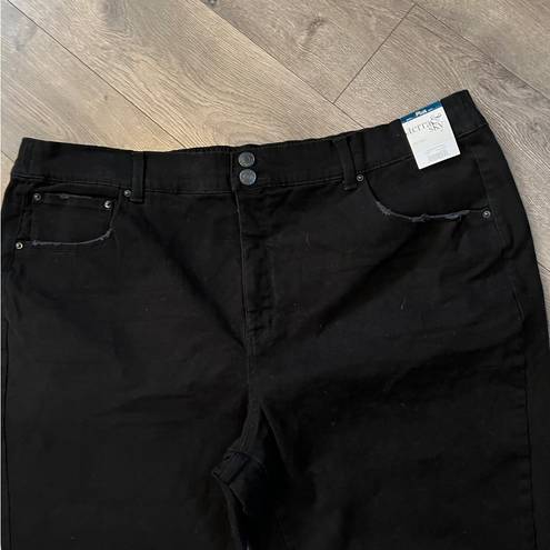 Terra & Sky  Mid Rise Pull On Curvy Capri Pants Size 3X (24W-26W) New