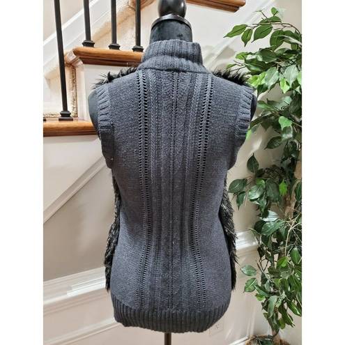 Romeo + Juliet Couture Romeo & Juliet Women Black Faux Fur Sleeveless Full Zip Casual Vest Size S