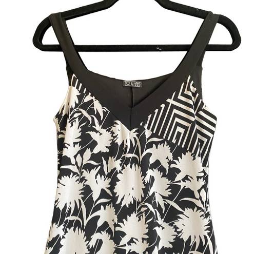 The Moon Heart Star Black/White Mixed Print Shift Dress. Size Medium.