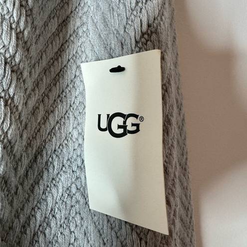 UGG  NWT chevron knit infinity Stearling Heather grey scarf