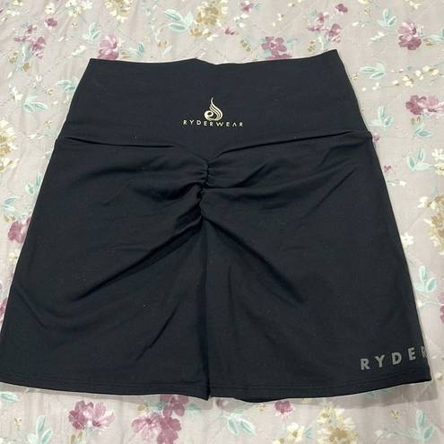 Ryderwear  scrunch short S