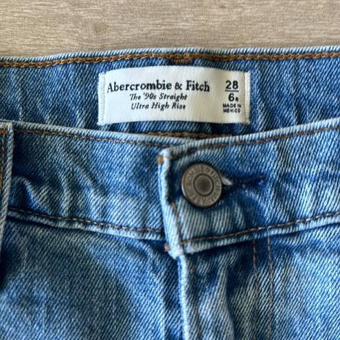 Abercrombie & Fitch  The 90s Straight Ultra High Rise Jean Size: 28