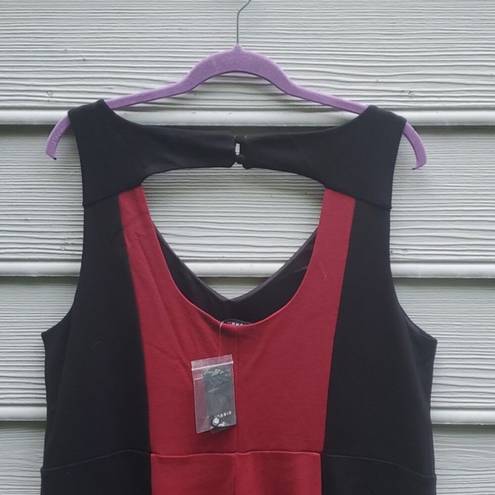 Torrid NWT  Sleeveless V-Neck Keyhole Back Colorblock Dress