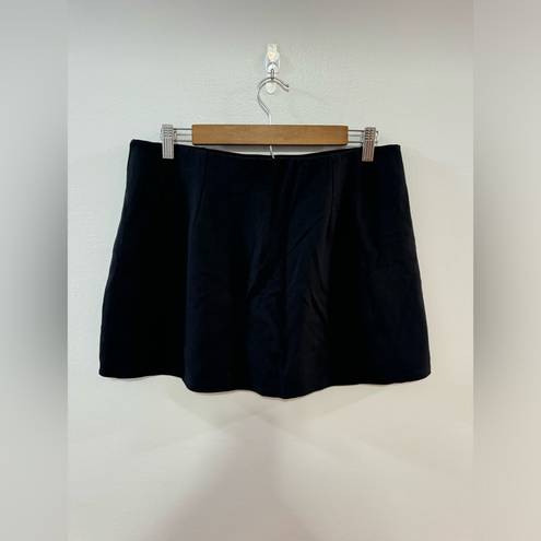 American Eagle Pre-Owned LG  Black Skort