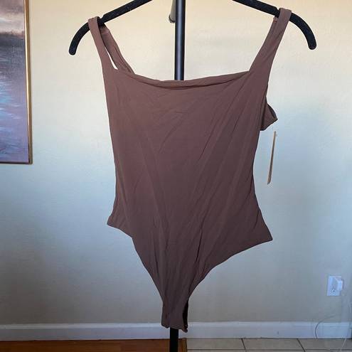 SKIMS NWT  Fits Everybody Square Neck Bodysuit Cocoa Brown Size M