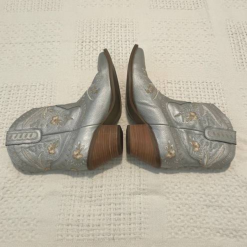 Dingo  Primrose floral embroidery silver western snip toe boots SHELF 8035